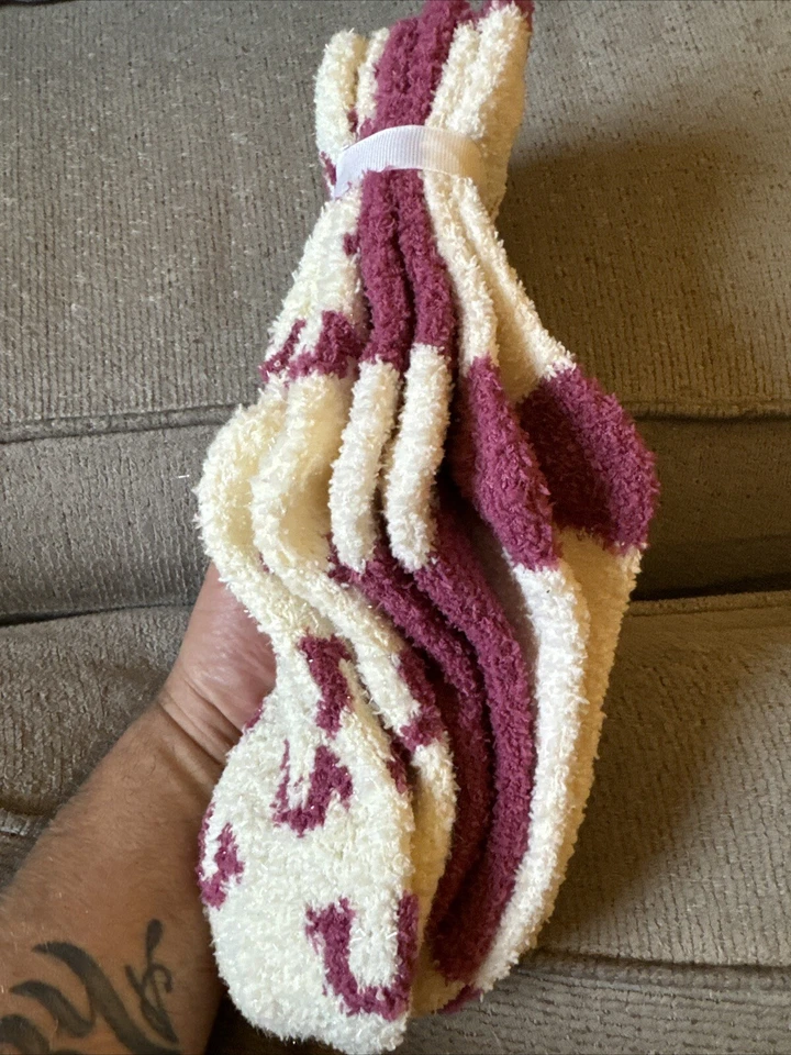 TRUE RELIGION Fuzzy Socks 3 Pack 9-11 - Image 3 of 3