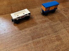 Thomas Wooden Railway Barrel Box Cars Very Good Condition