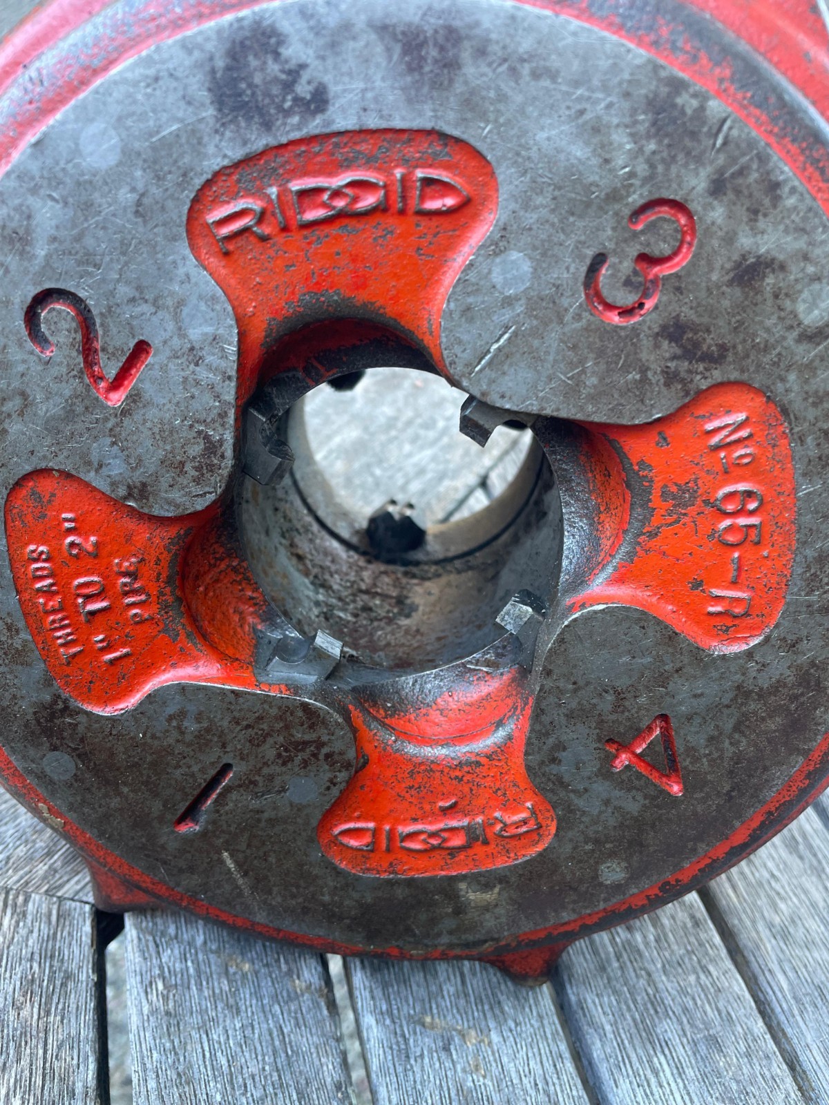 RIDGID 65 R ADJUSTABLE  1" TO 2" PIPE THREADER DIES 13" HANDLE 65-R 65R --nice--