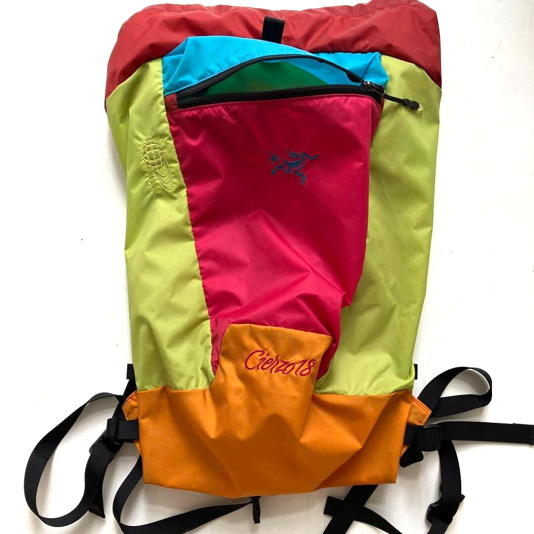 Arc'teryx BEAMS BOY CIERZO18 Backpack Plumeria Crazy Pattern Arc'teryx BEAMS BOY CIERZO18 Backpack Plumeria Crazy Pattern