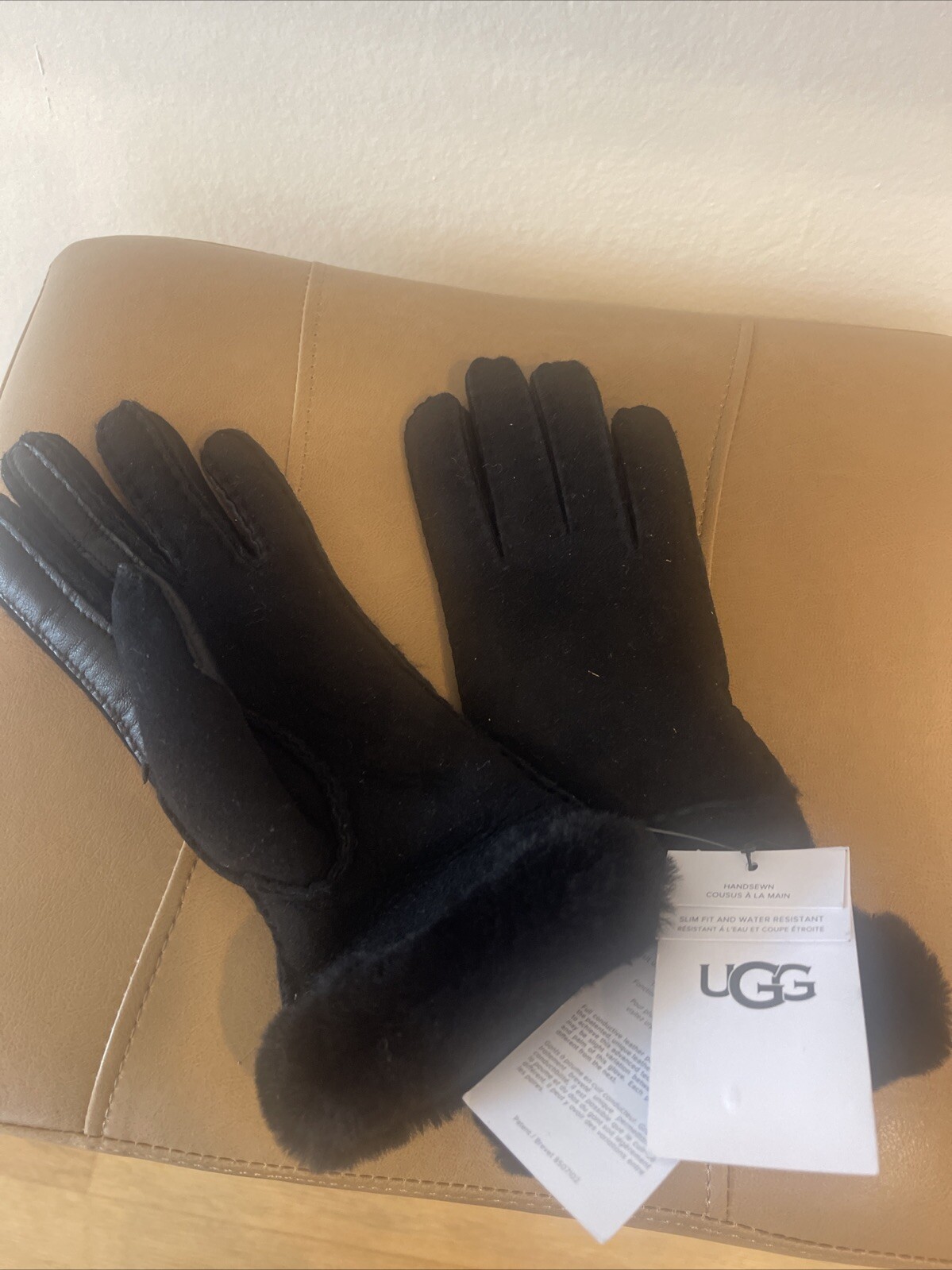 UGG Women’sSeamed Tech Gloves Black Sz S Sheepskin & Leather #17371 RETAL$170