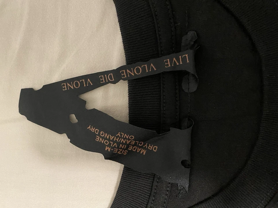 Camiseta Vlone Friends Púrpura y Negra (Mediana) Foto 3 de 3