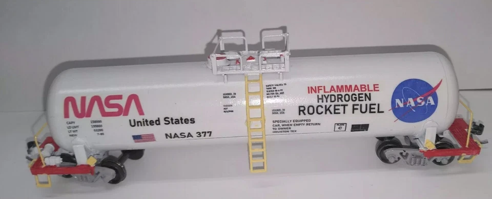 Roundhouse 50 ft custom HO NASA tanker..New kadees and steel wheels. tanker new - Image 2 of 4