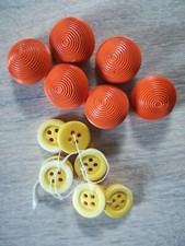 7 gelbe + 6 orange Kn&ouml;pfe
