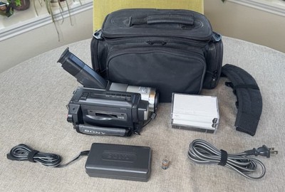 Sony CCD-TRV68 Hi8 Handycam Nightshot Camcorder Tested AC Adapter Battery Case