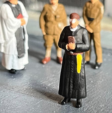 OO GAUGE  VERGER FIGURE HAND PAINTED DADS ARMY - MR YEATMAN - WORLD WAR II