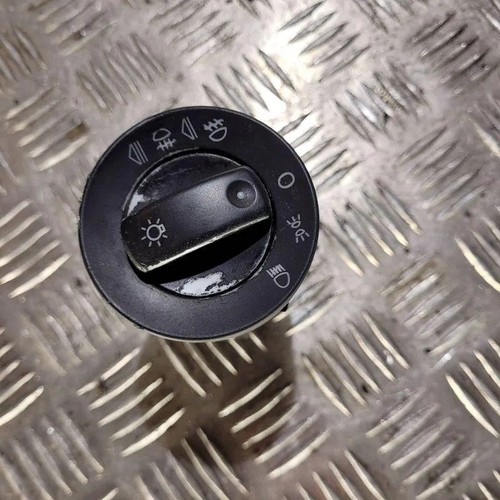 AUDI A4 Avant 8E5, B6 Scheinwerferschalter 8E0941531A 2.50 Diesel 2003 33838267