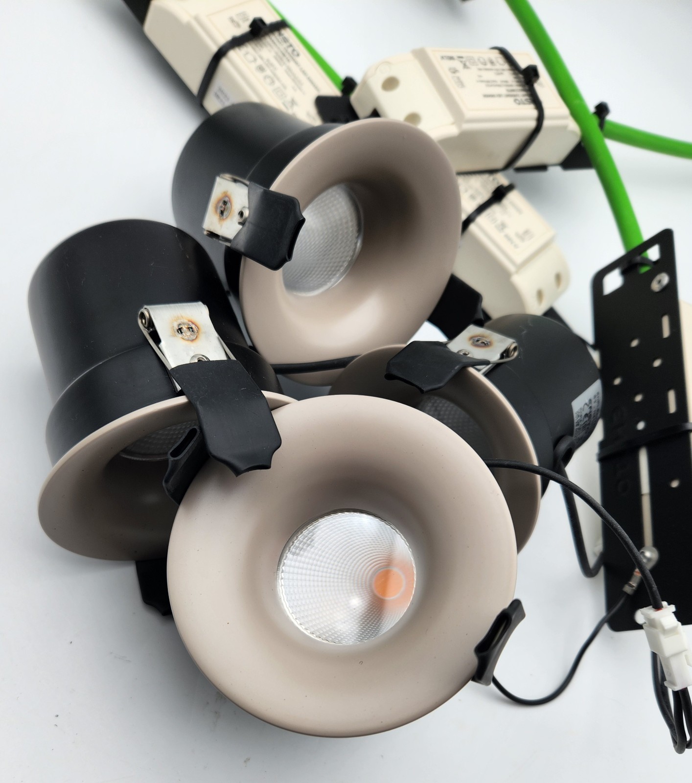 Spot encastrable LED 3000K Ensto 11W IP44 Ø 88 mm taupe