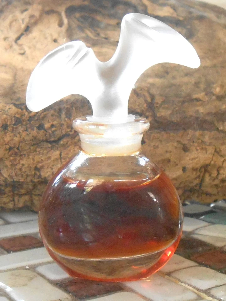 RARE Pair Chloe .25 & 1/8oz Miniature True Perfume Parfums Lagerfeld Flower Cap - Image 2 of 4