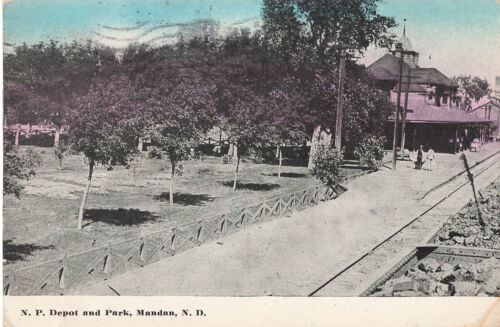 Mandan, North Dakota Postcard Northern Pacific Depot and Park  c 1913   D7 - Afbeelding 1 van 2