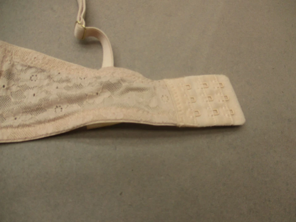 34C Jessica Simpson 女式米色蕾丝无衬里钢圈背部闭合半文胸 3E — 第 4/4 张图片