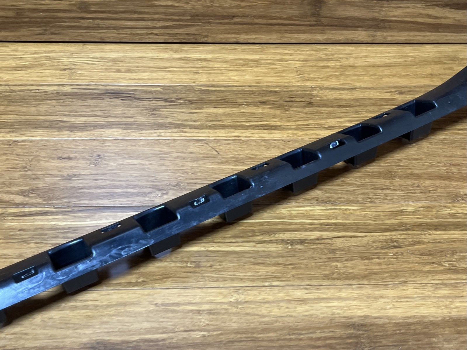 2017-2023 Rolls Royce Dawn RR6 Left Side Sill Mount Bracket Support OEM 7301675