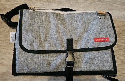 Baby Wickeltasche Station Unterlage Skip Hop inkl. Feuchttücher Box Oberfläche