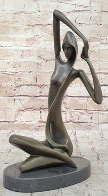 Groß Modern Messingskulptur Hautfarben Acrobat Mädchen Abstrakte Marmorsockel