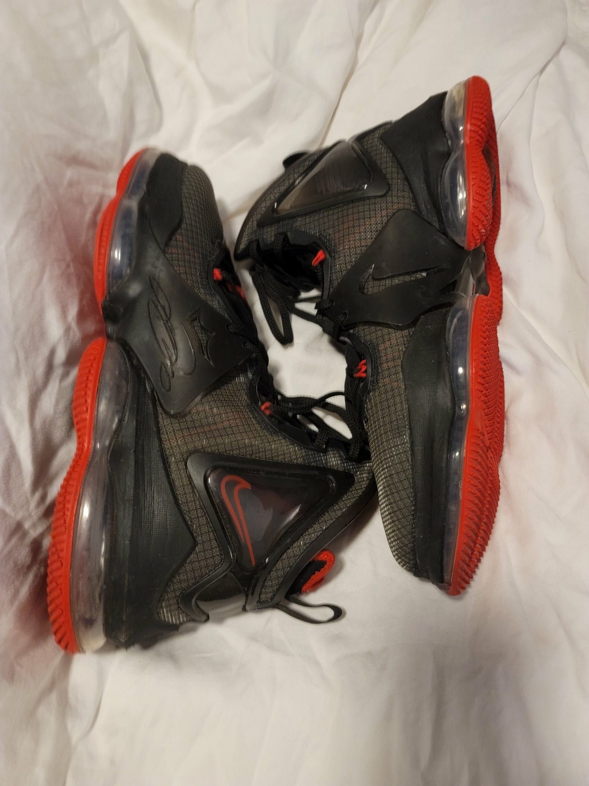 nike lebron xix Size 13