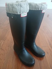 EUC Hunter Original Tall Women's Boot US 8 Black  UK 6  Pair Of Hunter Socks M
