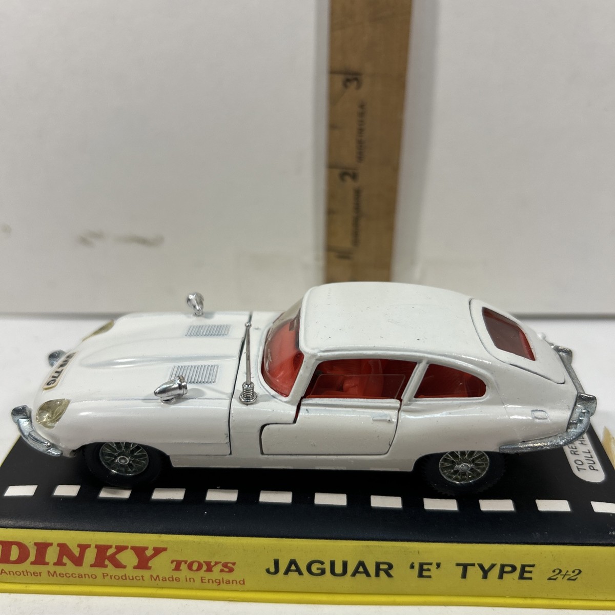 DINKY TOYS JAGUAR E TYPE 2+2 ミニカー ケース付 Dinky Toys 131 Jaguar E Type 2+2 in original clear plastic