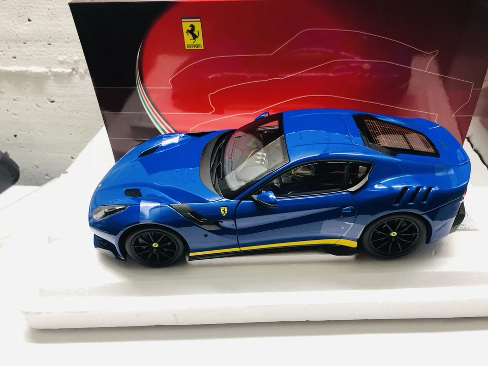 Ferrari F12 TDF Azzurro Dino Taylor Made BBR 1/18 - Immagine 2 di 4