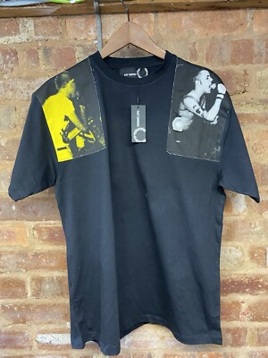 Fred Perry X Raf Simons bedrucktes Panel-T-Shirt Größe XS extra klein neu mit Etikett