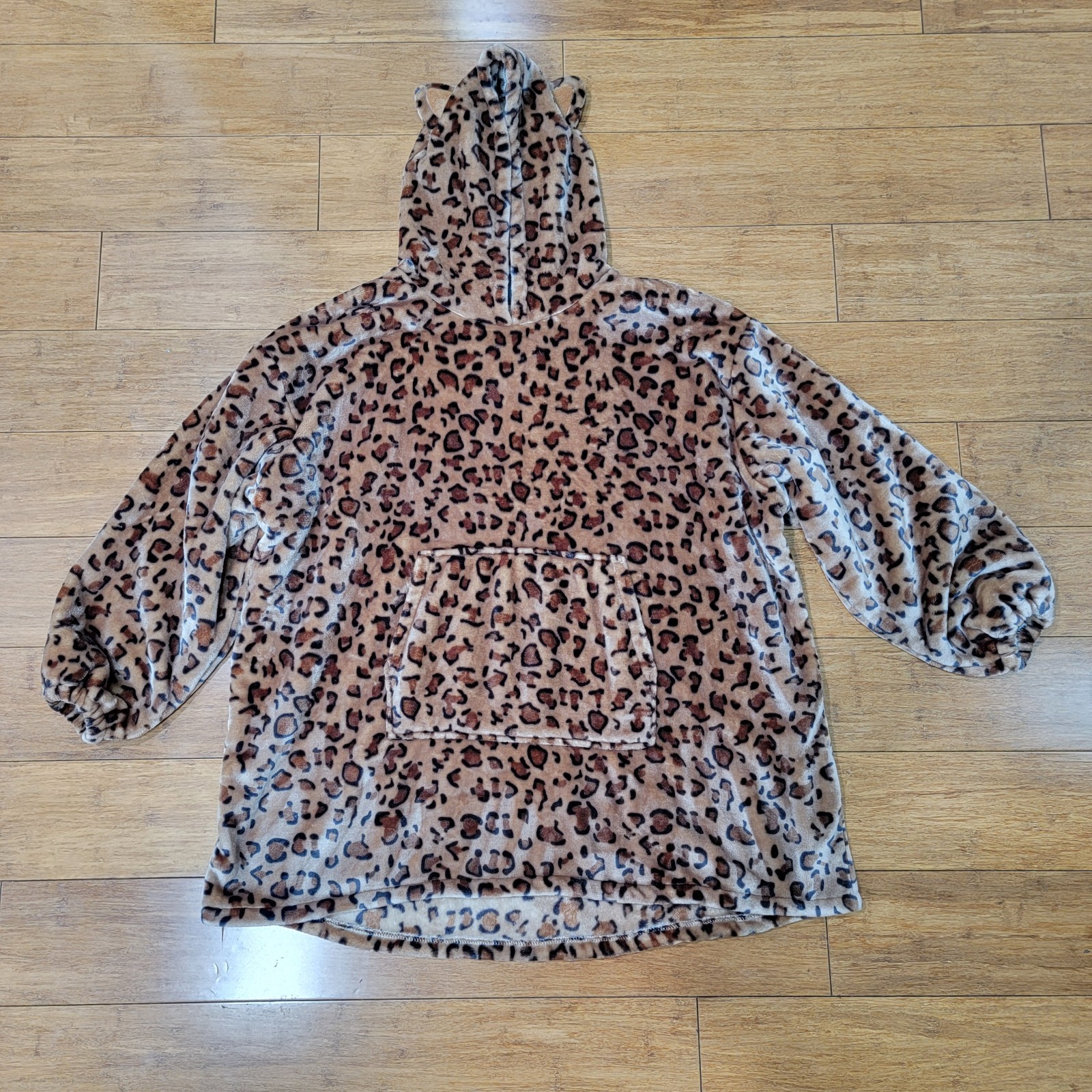 THROWZY MARLO LORENZ Dark Leopard Pattern Pullove… - image 2