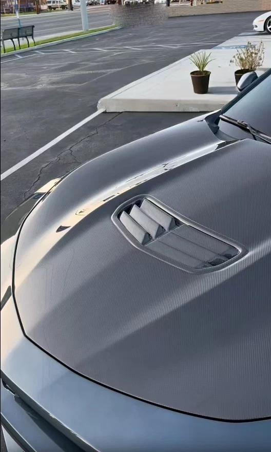 Capó delantero ventilado de fibra de carbono para Chevrolet Camaro 2016-22 Foto 2 de 4