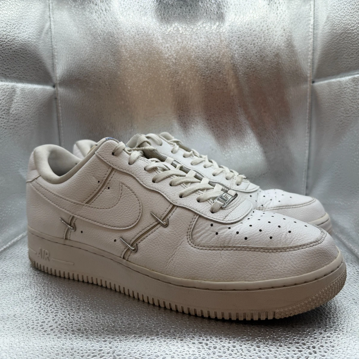 Preços baixos em Nike Air Force 1 '07 LX Sisterhood - White