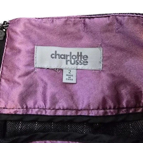 Mini-saia listrada Charlotte Russe tamanho 2 - Imagem 2 de 4