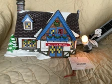 Department 56 Original Snow Village 1994  “Skate & Ski Shop” #5467-4 RETIRED