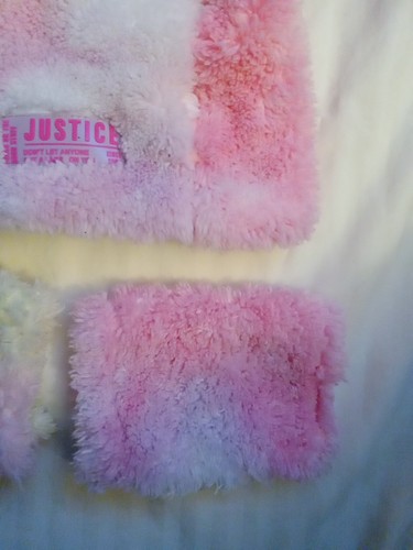 Justice Hat & Wrist Warmers - Picture 4 of 8
