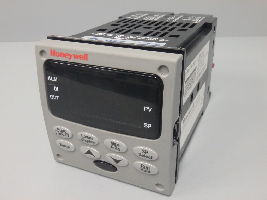 DC3500-CE-0020-110-00000-00-0 - Honeywell Digital Controller Used ...