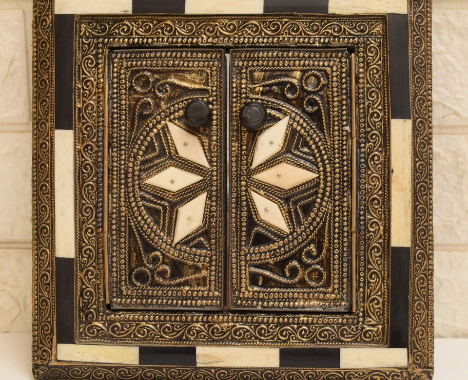 Marco de espejo colgante de pared de madera con incrustaciones de hueso y latón hecho a mano marroquí, decoración de pared Foto 3 de 4