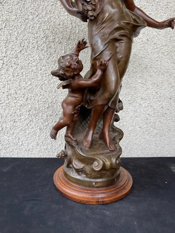 Sculpture "Char de l'Abondance" Auguste Moreau – Femme et Putto en régule - Photo 2/4