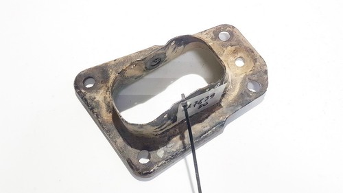 1k0505130j Кронштейн балки - Hinten rechts  Volkswa DE1514725-30