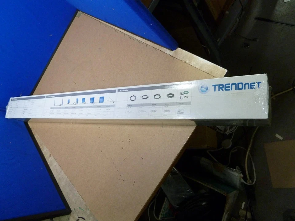 TrendNet TEW-A0100 10 DbI omni-directional Antenna [#10-R] - Image 3 of 4