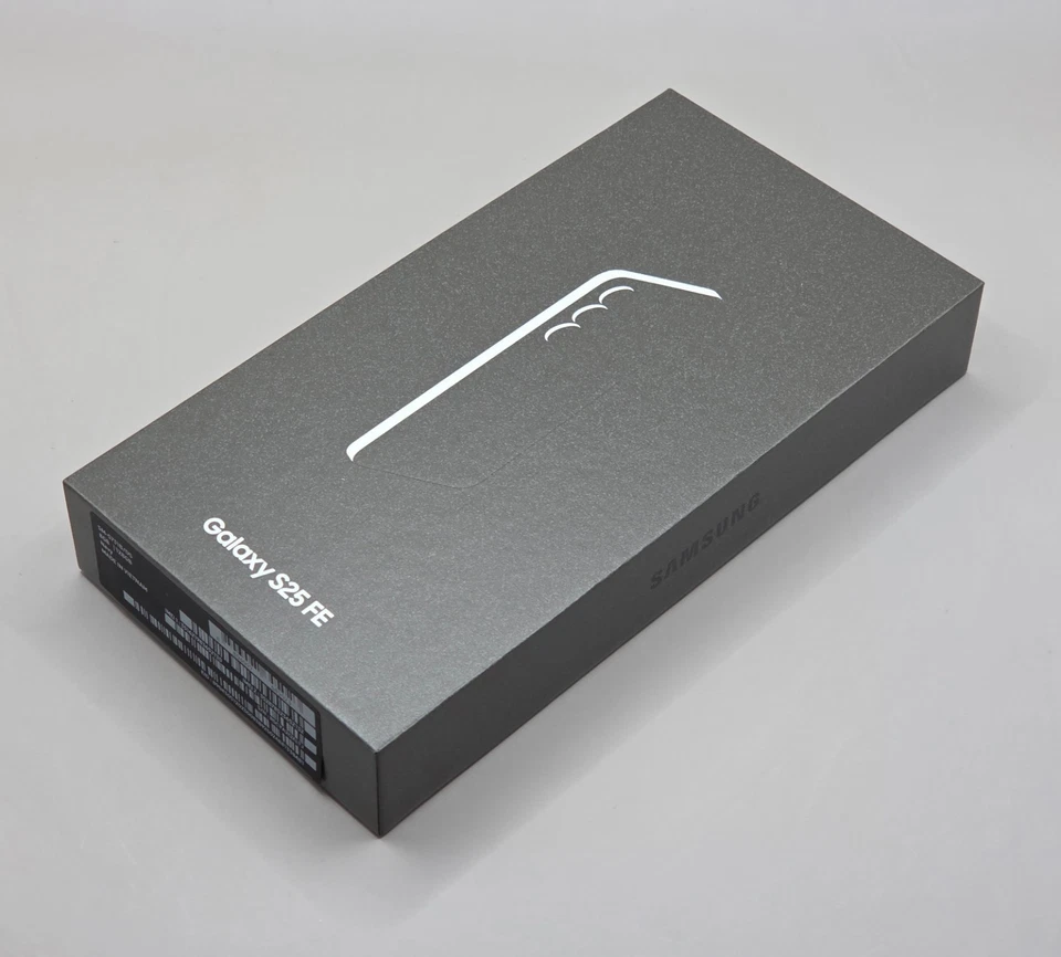 NEW & SEALED Samsung Galaxy S25 FE - 128 GB Navy - UK MODEL 2 YEAR WARRANTY - Image 2 of 4