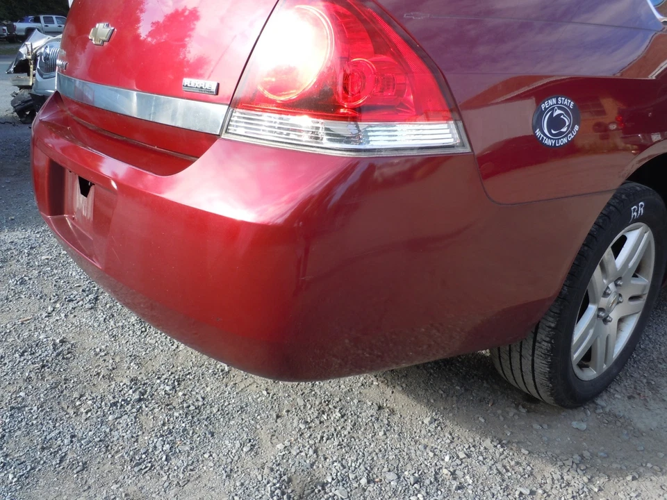 Cubierta de parachoques trasero Chevrolet Impala 2006-2016 doble escape U301N Foto 3 de 3