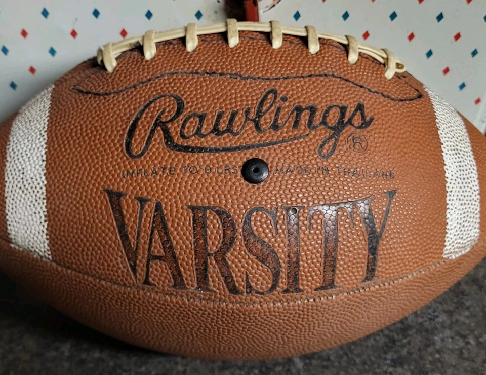 Balón de Fútbol Oficial Rawlings VARSITY RVB NCAA Rayas Blancas De Colección BONITO Usado  Foto 2 de 4