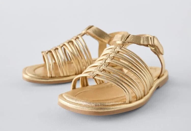 Sandálias ZARA BABY ALÇA METÁLICA tamanho 5,5 criança - Imagem 2 de 4