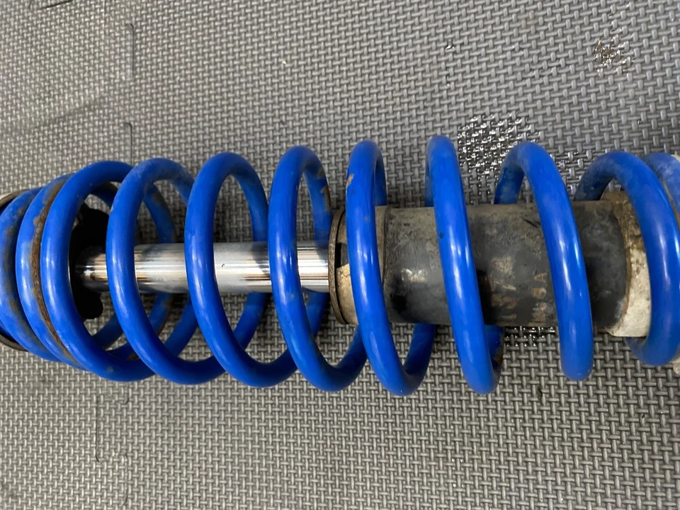 Polaris Xpress 300 1997 2x4 OEM amortiguador delantero izquierdo puntal 67 Foto 4 de 4