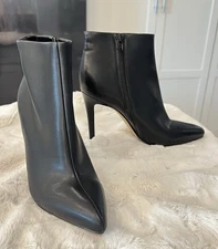 NEW BCBG Heminy Black Leather Boot Booties Stiletto Heel Zipper Zip Women’s Sz 6