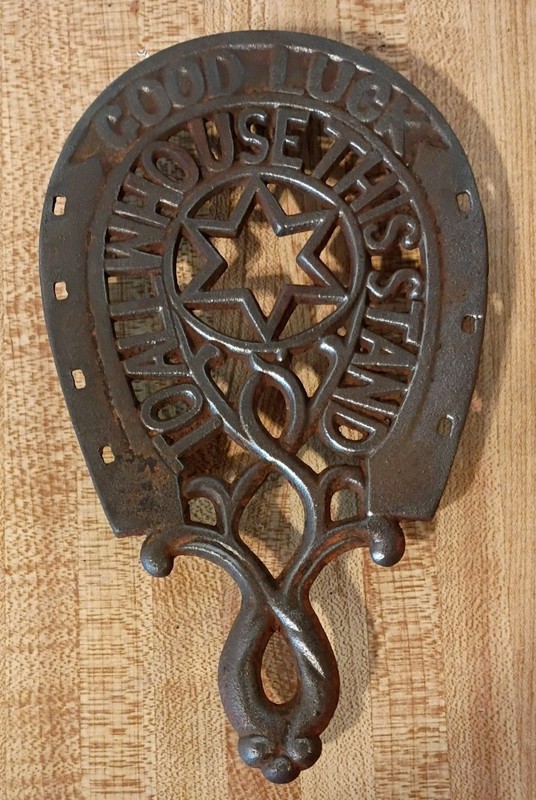 VTG Stamped Wilton Cast Iron "Good Luck" Footed Horseshoe with Star Trivet 7.75"