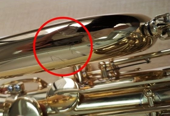 Saxofón barítono Jupiter JBS1100 amarillo latón usado con boquilla de estuche rígido Foto 3 de 4