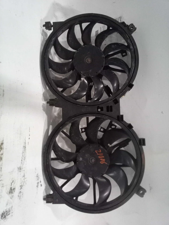 2016 Nissan Quest Engine Cooling Fan Motor OEM Silver 141K Miles NJ25-21086 Foto 2 de 3