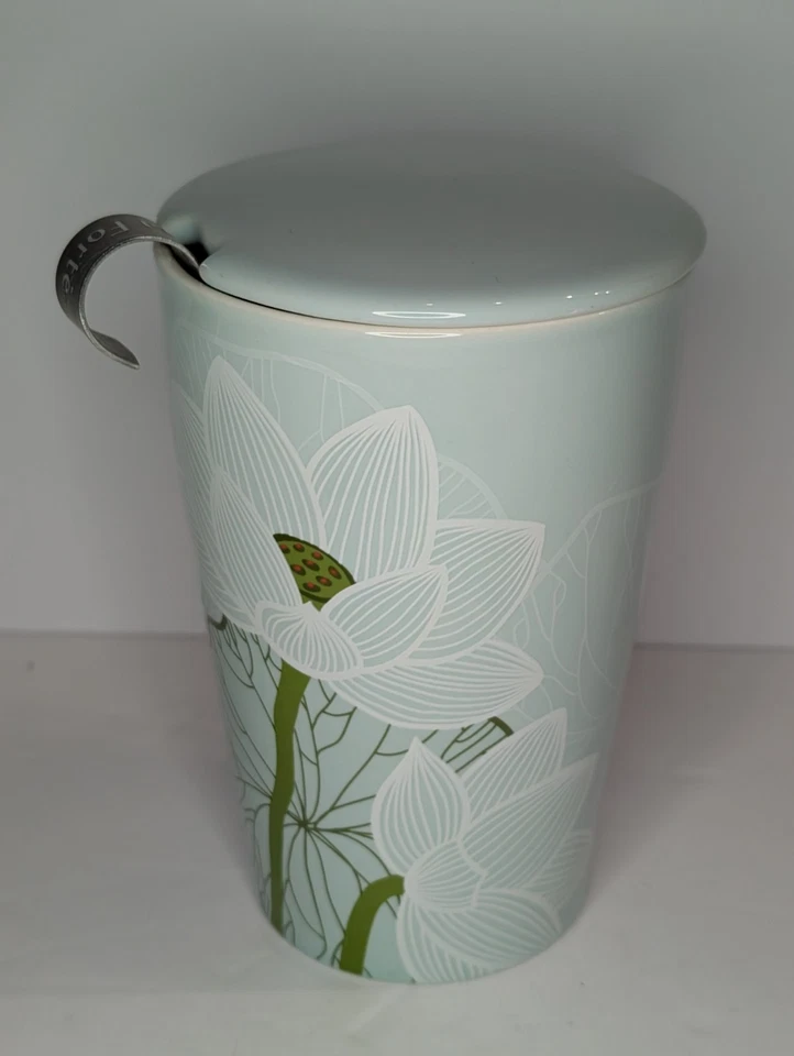 Taza de té Teaforte, infusor y tapa, verde claro, patrón de loto blanco 5 1/4" de alto Foto 4 de 4