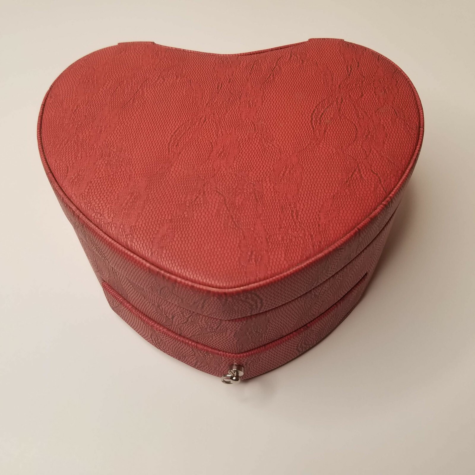 Tuscan Designs Jewelry Box Heart Shaped Red Black Lace Imprint 8" x 7