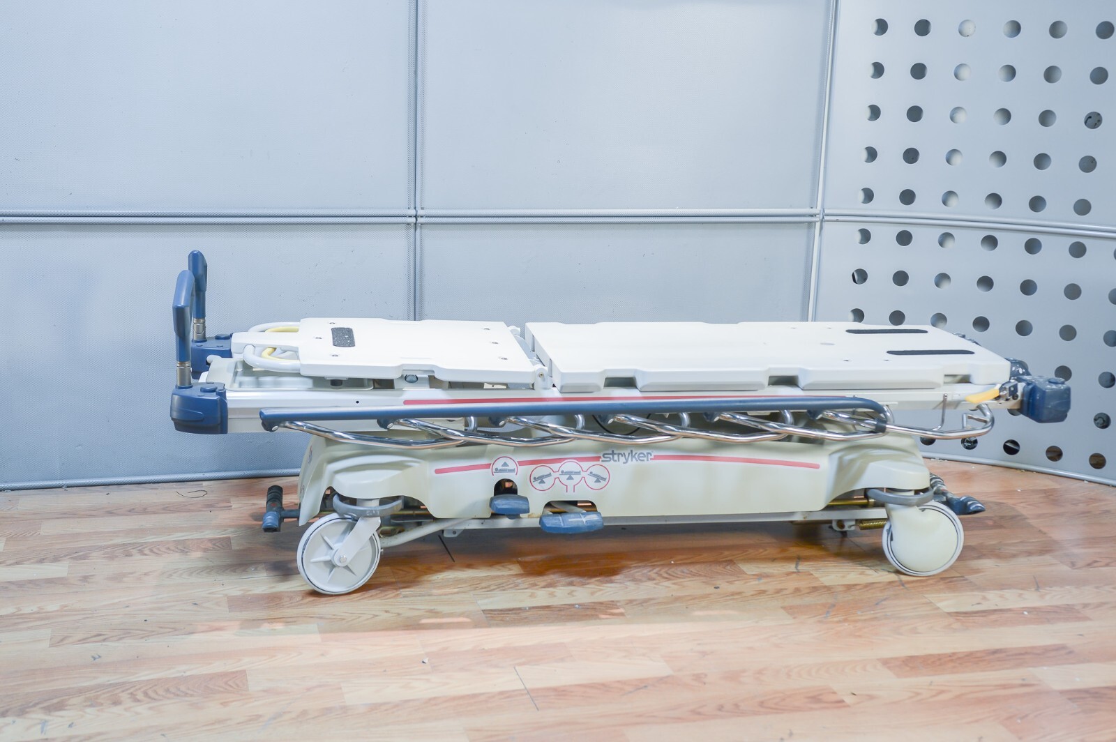 Stryker 1005 Glideaway Bariatric Stretcher 700 LBS Capacity For PARTS