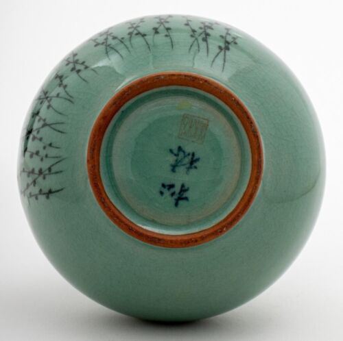 Korean Celadon Crackle Glaze Ceramic Vase, 20th Century Floral Jade Color - Picture 5 of 6