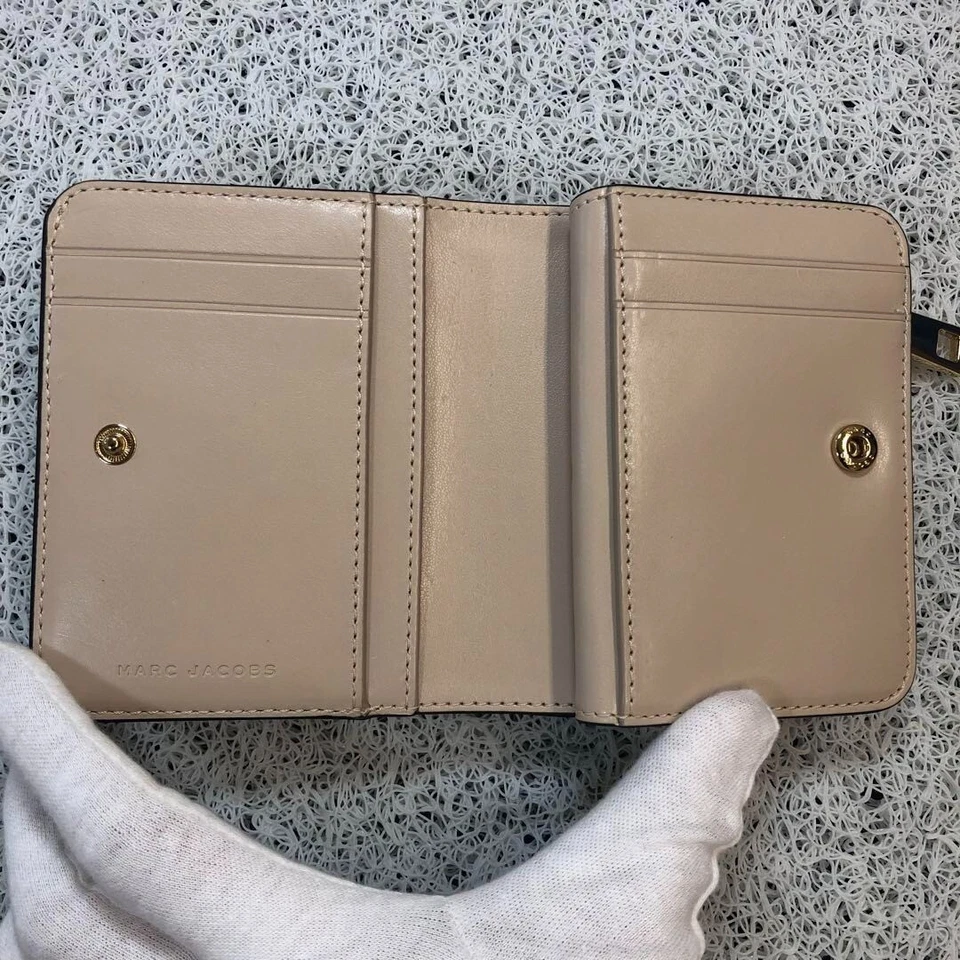 Portafoglio Peanuts Marc Jacobs Snoopy Woodstock Bifold in pelle W4,3" x... - Immagine 4 di 4