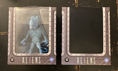 2 Loyal Subjects Aliens Figures Brown Xenomorph & Blue Xenomorph