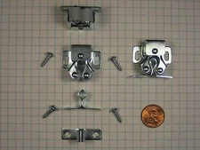 FERUM #275 STEEL DOUBLE ROLLER CATCH, ZINC-PLATED, 5/8" LONG STRIKE, WITH SCREWS